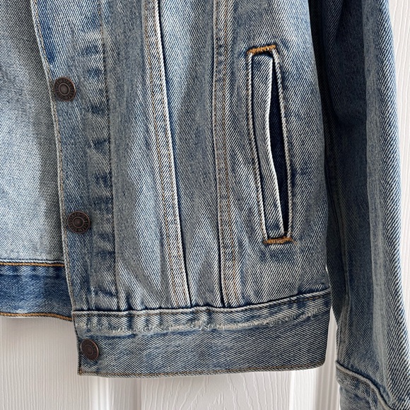 Levi's Light Wash Denim Jacket - Picture 3 of 7